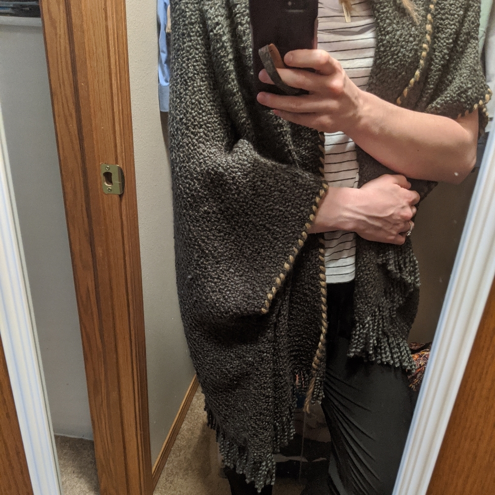 Lucky olive shawl